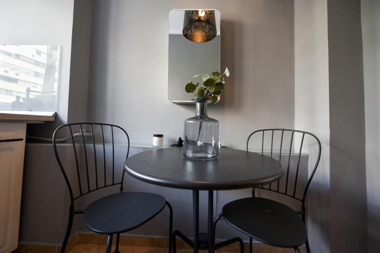 Captivating Old Town Apartment Букурещ Екстериор снимка